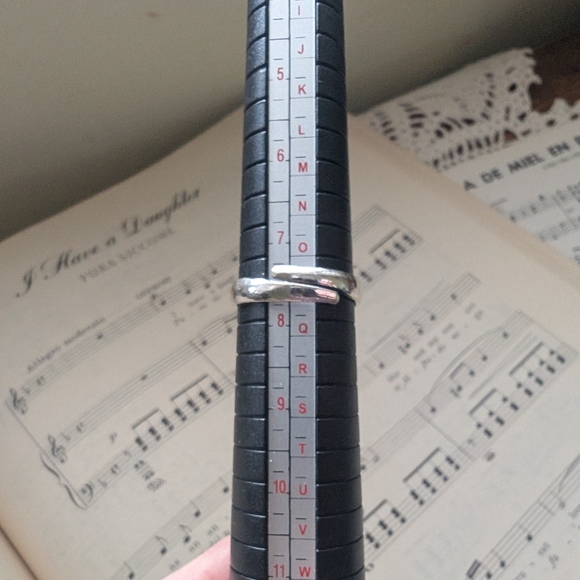 Unique Stone Ring with Beaded Edge Adjustable - Picture 6 of 6